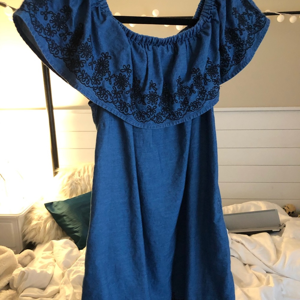 Denim off the shoulder dress with pockets!